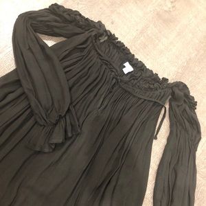 Black off the shoulder blouse. MEDIUM.
